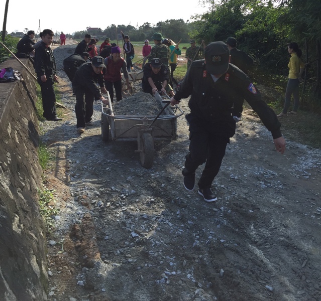 Cảnh sát cơ động và người dân hưởng ứng chiến dịch “Thế giới sạch hơn 2017” - Hình 4