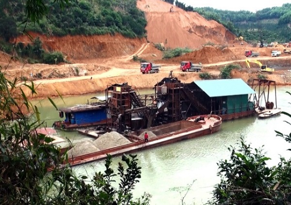 Tuyên Quang: Vì sao công ty Lam Sơn được 'đặc cách' dùng tàu cuốc khai thác cát? - Hình 2