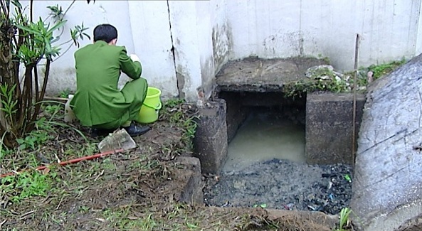 Hưng Yên: Bắt quả tang một doanh nghiệp xả nước thải chưa qua xử lý ra môi trường - Hình 2