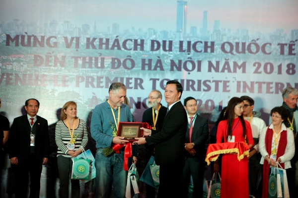 Hà Nội: Tổ chức sự kiện “Đón vị khách du lịch quốc tế đầu tiên năm 2018”
