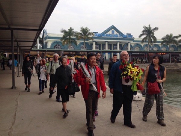 Quảng Ninh: Đón đoàn khách du lịch 