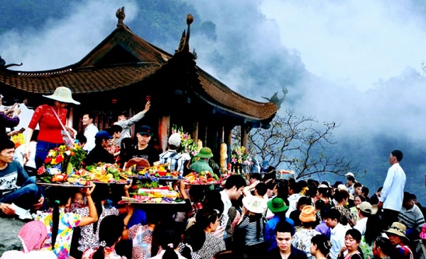 Quảng Ninh: Nhiều du khách “bất ngờ” trong ngày đầu tiên thu phí tham quan di tích Yên Tử