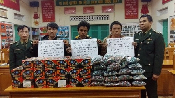 Quảng Bình: Bắt giữ 3 đối tượng người Lào vận chuyển pháo lậu - Hình 1