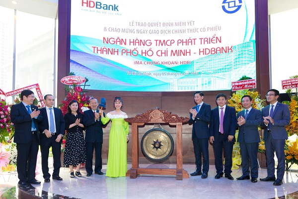 Cổ phiếu HDBank chính thức chào sàn HOSE - Hình 1