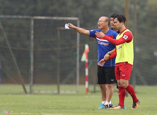 HLV Park Hang Seo tiếp tục nhắc nhở Công Phượng