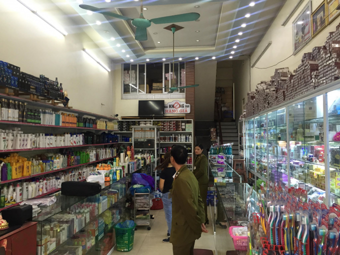 Hải Phòng: Kiểm tra cửa hàng mỹ phẩm Thành Ánh, thu giữ nhiều mỹ phẩm nghi giả xuất xứ