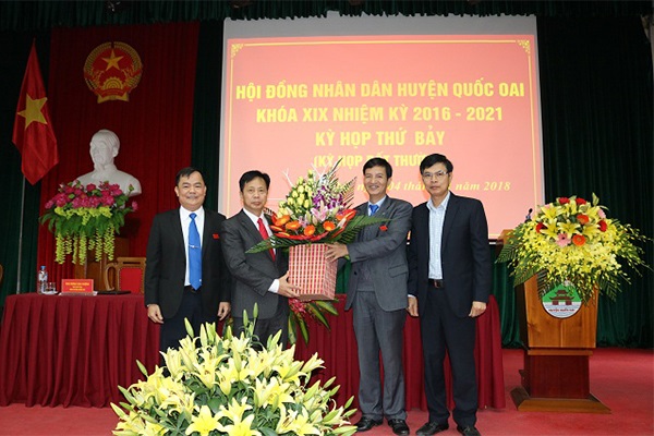 Ông Phùng Văn Dũng được bầu làm Chủ tịch HĐND huyện Quốc Oai - Hình 1
