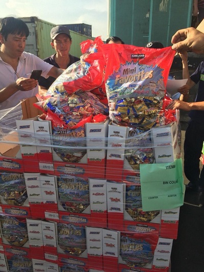 Bắt giữ gần 10 tấn kẹo, bánh nhập lậu tại cảng Cát Lái - Hình 1