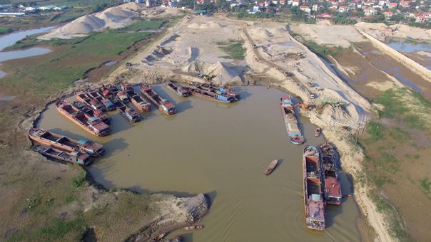Dự án kè hơn 84 tỷ đồng trên sông Hồng: Vừa bàn giao, đưa vào sử dụng đã hỏng - Hình 4