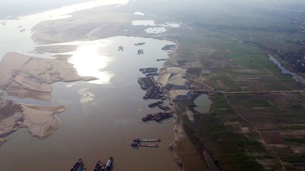 Dự án kè hơn 84 tỷ đồng trên sông Hồng: Vừa bàn giao, đưa vào sử dụng đã hỏng - Hình 5