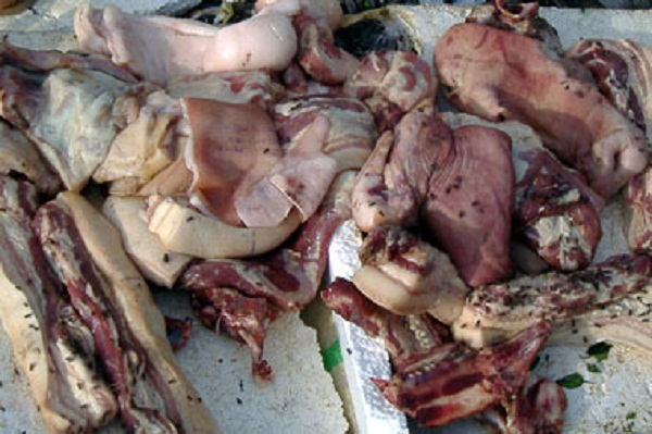 Hưng Yên: Bắt giữ, tiêu hủy hơn 400 kg thịt lợn thối - Hình 1
