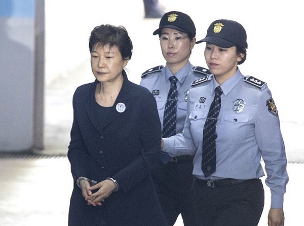 Hàn Quốc: Tòa án ra lệnh phong tỏa tài sản của cựu Tổng thống Park - Hình 1