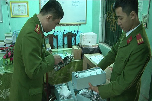 Thừa Thiên Huế: Phát hiện xe khách chở hàng nhập lậu