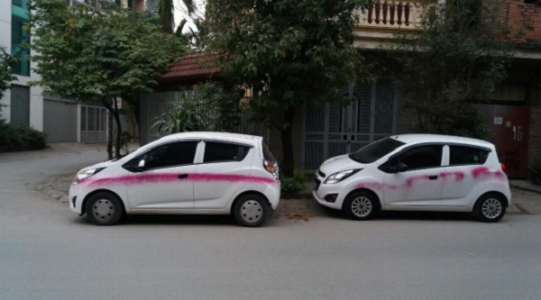 Hà Nội: Điều tra hành vi xịt sơn bẩn lên hàng chục xe ô tô trong đêm