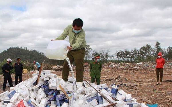 Đắk Lắk: Tiêu hủy 200 tấn phân bón kém chất lượng và hàng nghìn bao thuốc lá nhập lậu