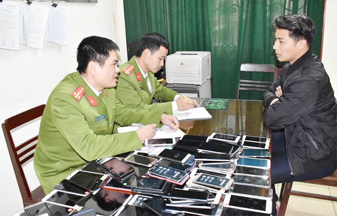 Ninh Bình: Bắt giữ lô hàng điện thoại nhập lậu trị giá gần 1 tỷ đồng