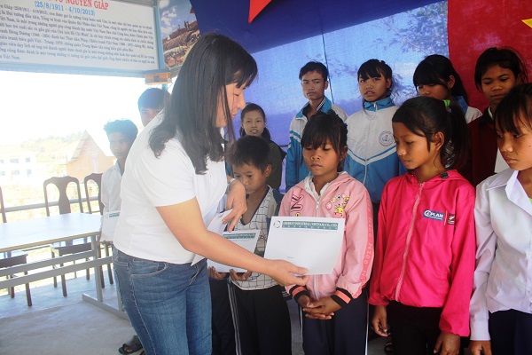 Gia Lai: Trao 120 suất học bổng Grobest VN cho học sinh nghèo, hiếu học - Hình 1