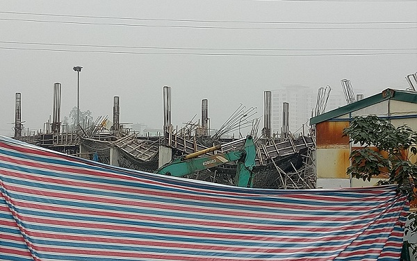 Đình chỉ thi công công trình sập giàn giáo tại Hà Nội khiến 6 người thương vong - Hình 2