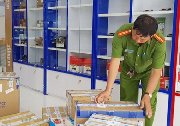 Cần Thơ: Tạm giữ 17 thùng hàng hoá không rõ nguồn gốc tại zShop