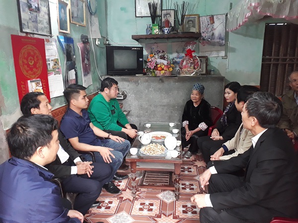 Thăm và tặng quà Tết gia đình nhà báo - liệt sỹ Nguyễn Văn Năng