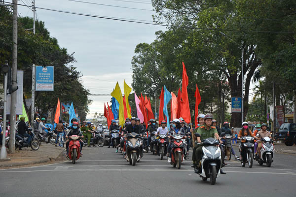 Gia Lai: Phát động Năm An toàn giao thông 2018 - Hình 8
