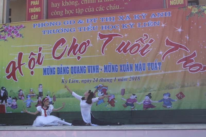 Hội chợ tuổi thơ vì học sinh nghèo dịp Tết Nguyên đán 2018 - Hình 3