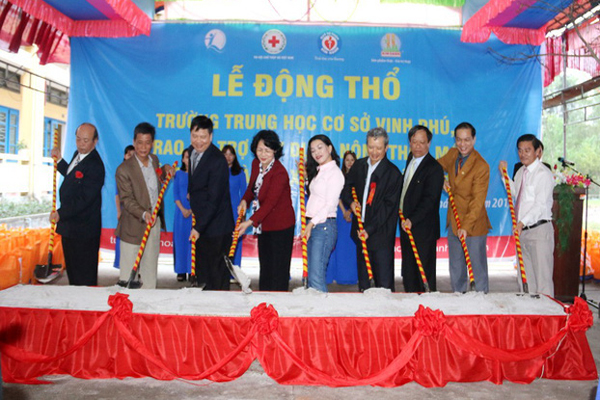 Phó Chủ tịch nước thăm và tặng quà tết cho người nghèo tại Thừa Thiên Huế - Hình 2