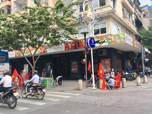 Không khí tại TP.HCM trước trận đấu lịch sử của bóng đá Việt Nam - Hình 9