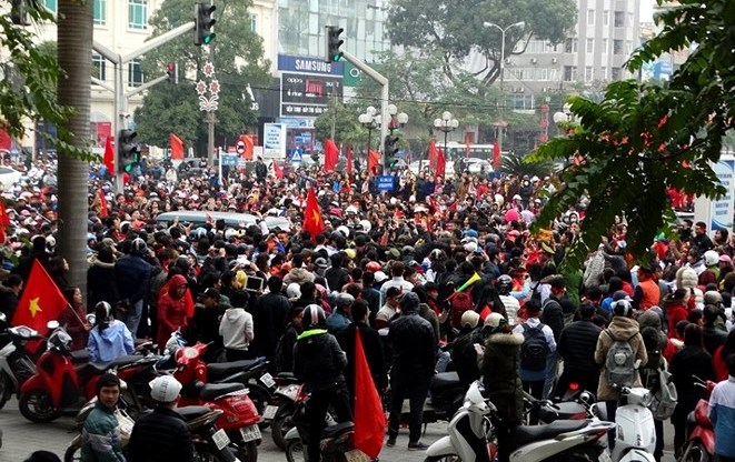 Hàng ngàn người xứ Thanh đổ ra đường chào đón “người hùng” Đội tuyển U23 Việt Nam - Hình 1