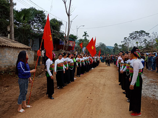 Hàng ngàn người xứ Thanh đổ ra đường chào đón “người hùng” Đội tuyển U23 Việt Nam - Hình 3