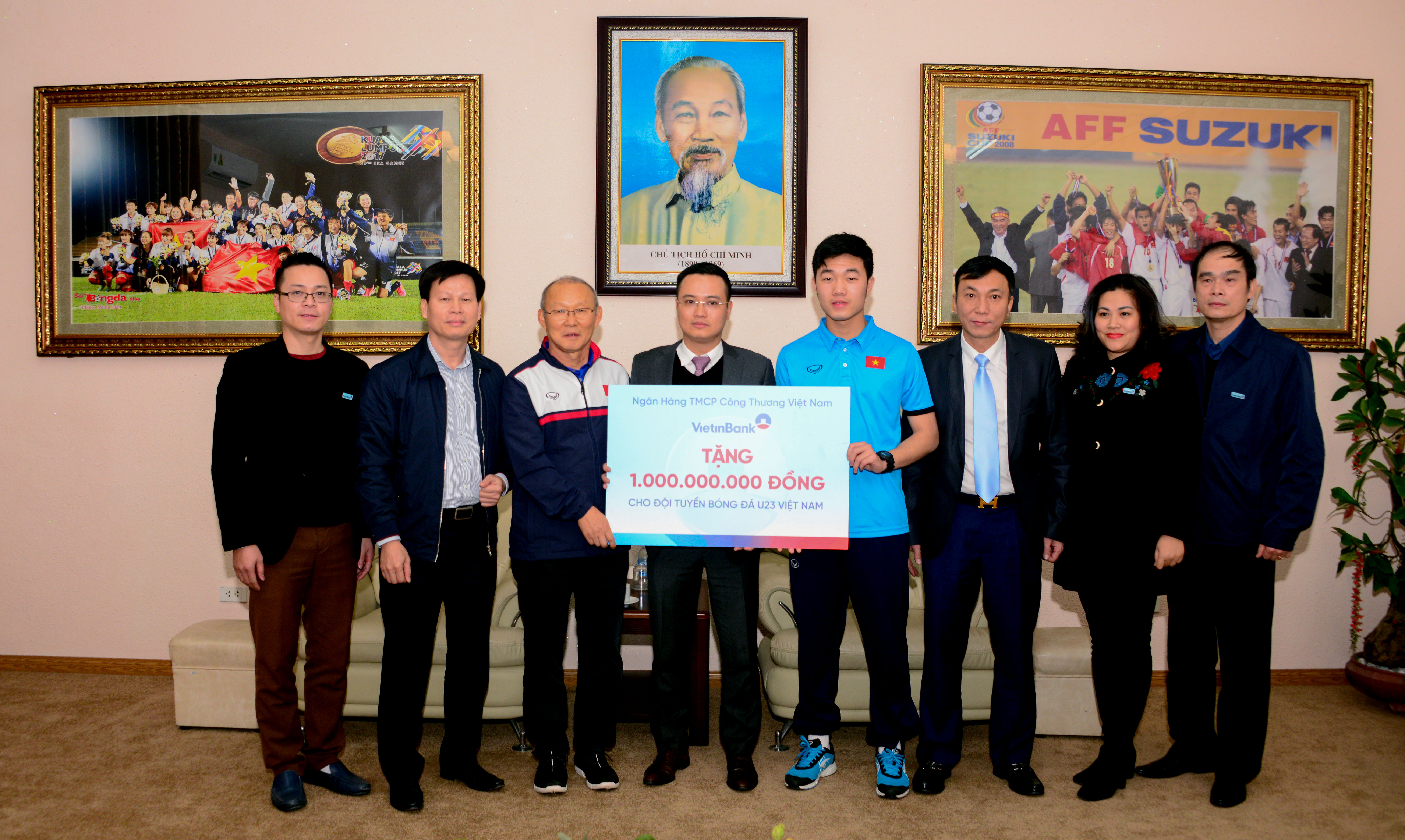 VietinBank trao tặng U23 Việt Nam 1 tỷ đồng - Hình 2