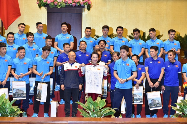 Chủ tịch Quốc hội gặp mặt Đội tuyển U23 Việt Nam - Hình 2