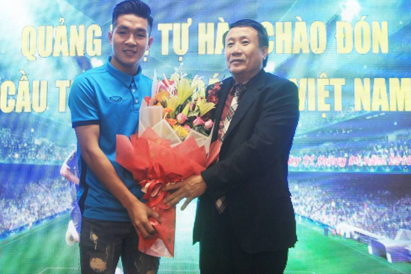 Lãnh đạo tỉnh Quảng Trị khen thưởng tuyển thủ U23 Việt Nam - Hình 1