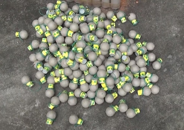 Quảng Ngãi: Liên tiếp bắt giữ xe container vận chuyển pháo, thuốc lá lậu