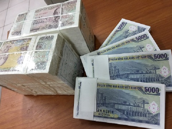 Xử lý nghiêm cán bộ ngân hàng đổi tiền hưởng chênh lệch