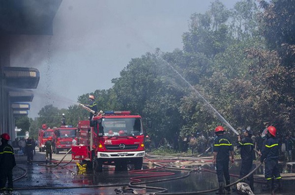 Nhà máy ở Dung Quất cháy đúng ngày ông Táo cưỡi cá chép bay về trời