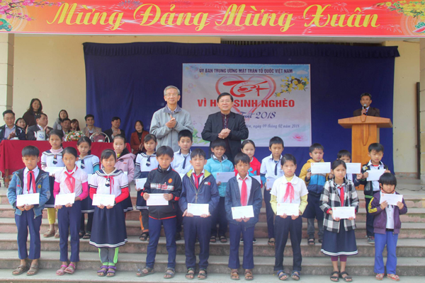 PCT UBTWMTTQVN Nguyễn Hữu Dũng thăm và tặng quà Tết cho người nghèo tại Quảng Trị - Hình 3