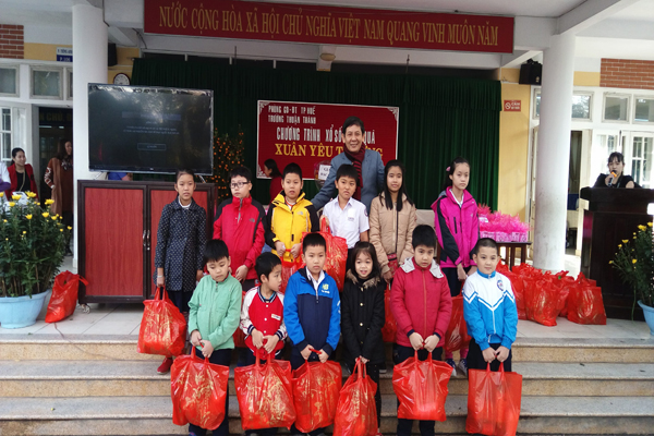 HTX Vận tải ô tô Tiến Đạt tham gia trao quà cho học sinh nghèo tỉnh Thừa Thiên Huế - Hình 3