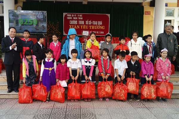 HTX Vận tải ô tô Tiến Đạt tham gia trao quà cho học sinh nghèo tỉnh Thừa Thiên Huế - Hình 1