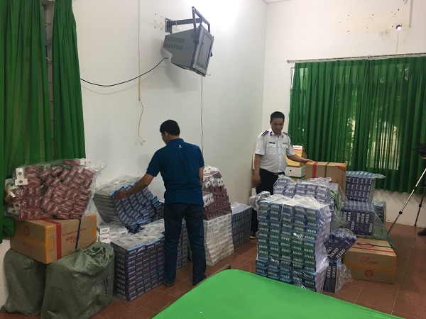 Kiên Giang: Bắt giữ xuồng vận chuyển 17.500 bao thuốc lá nhập lậu