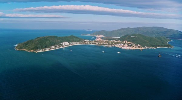 Miu Lê quay MV đón tết đẹp như mơ tại Vinpearl Nha Trang