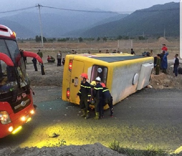 Đà Nẵng: Một ô tô khách bị lật, khiến 16 người bị thương vong - Hình 1