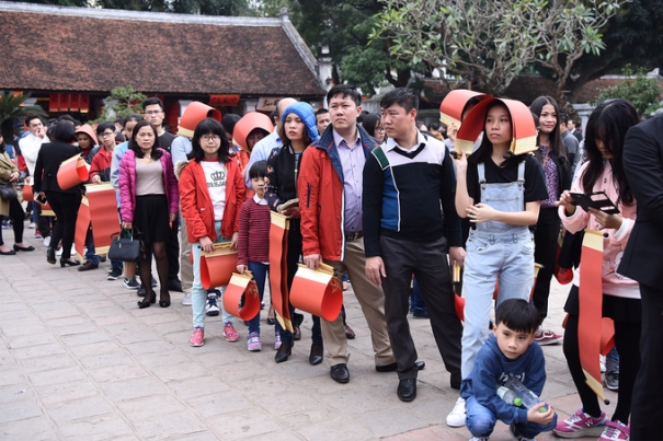 Hà Nội: Hàng nghìn người chờ xin chữ ở Văn Miếu - Hình 5