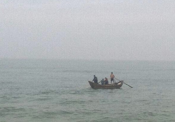 Quảng Ngãi: 2 người tử vong, 1 người mất tích vì đi chơi biển ngày mùng 3 Tết - Hình 1