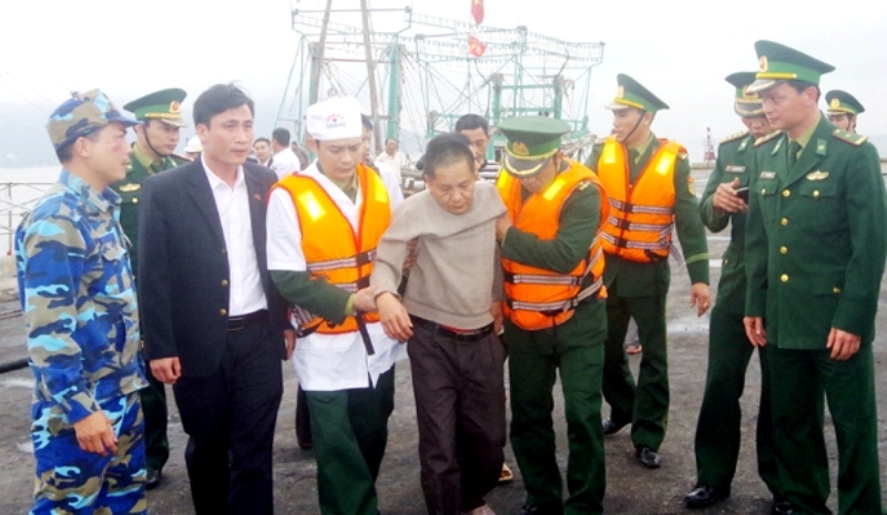 Bộ đội Biên phòng Hà Tĩnh cứu thành công 11 ngư dân gặp nạn trên biển - Hình 3