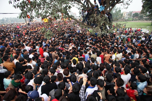 Vĩnh Phúc: Không còn cảnh bạo lực tại Lễ hội Đả cầu cướp phết - Hình 2