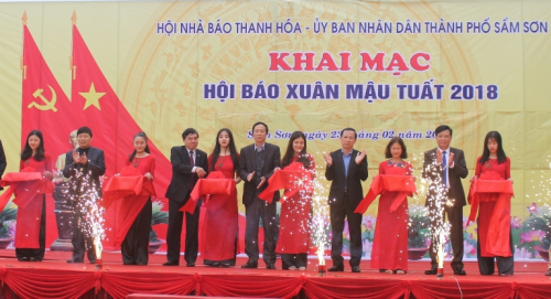 Thanh Hóa: Mang báo xuân đến với độc giả Sầm Sơn