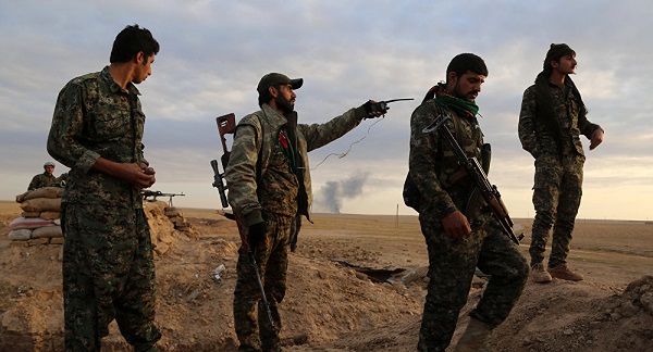 Syria: SDF đồng ý giao quyền kiểm soát Manbij cho quân Chính phủ - Hình 1