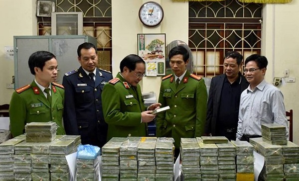 Nổ súng trấn áp 2 anh em vận chuyển 288 bánh heroin sang Trung Quốc tiêu thụ