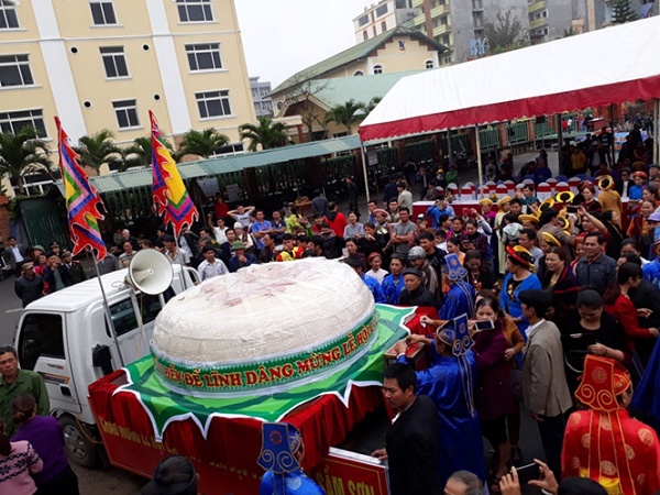 Bộ VH-TT&DL: "Làm bánh giầy 3 tấn dâng vua Hùng là quá hình thức, lãng phí!"